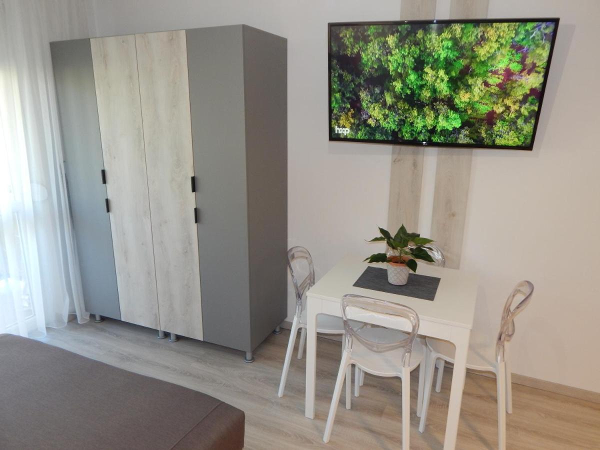 Pisztacia 2020 Apartman Kazincbarcika Ngoại thất bức ảnh